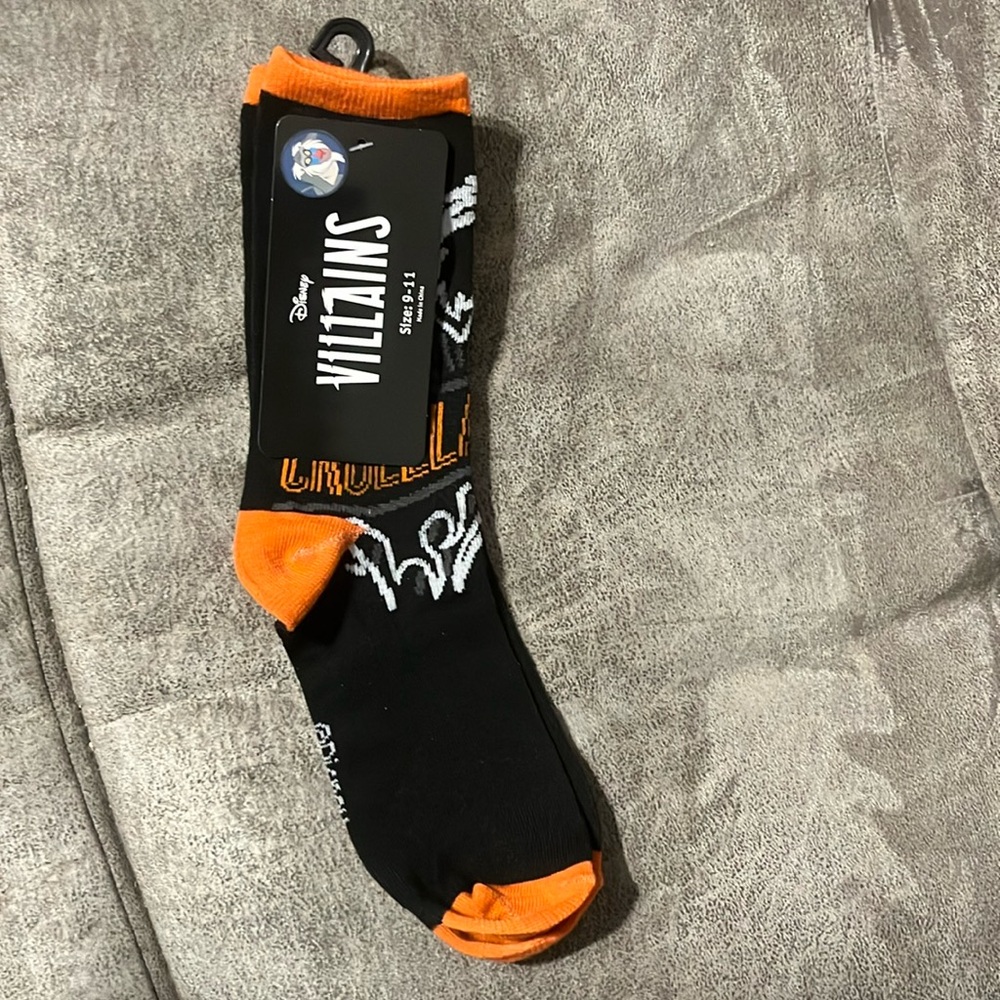 New in Package 3/$10.00 Disney Villains Cruella Halloween Socks Size 9-11
